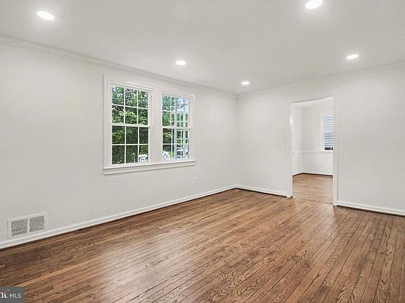 3rd image of 4013 Poplar St