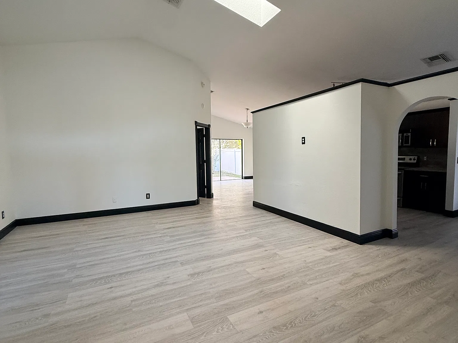 3 bed, 1562 sqft, $2,475 — Photo 4