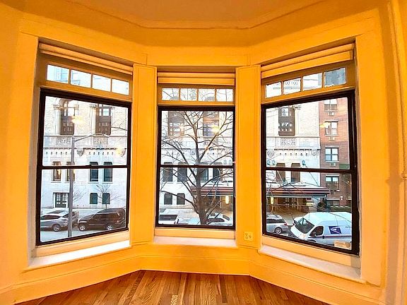 2nd image of 256 W 73rd St