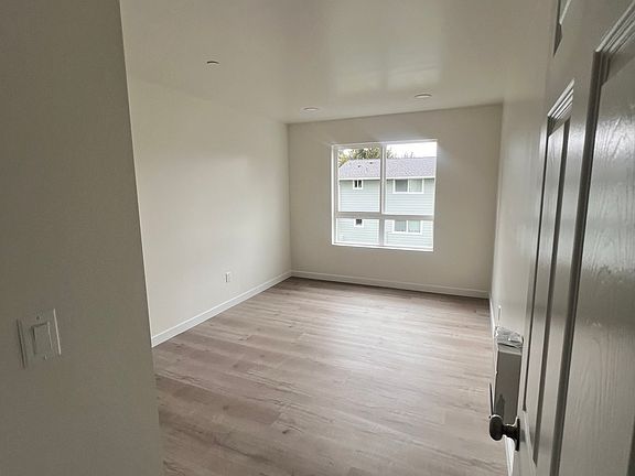 4th image of 411 N 21st St #203
