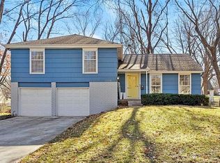 10018 Ballentine Dr, Overland Park, KS 66214