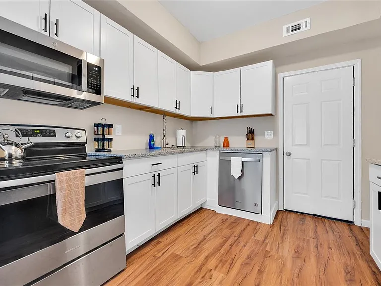945-947 Palmetto Ave SW — Photo 3