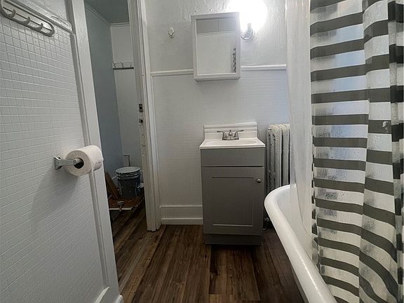 3rd image of 255 W 5th St APT 4