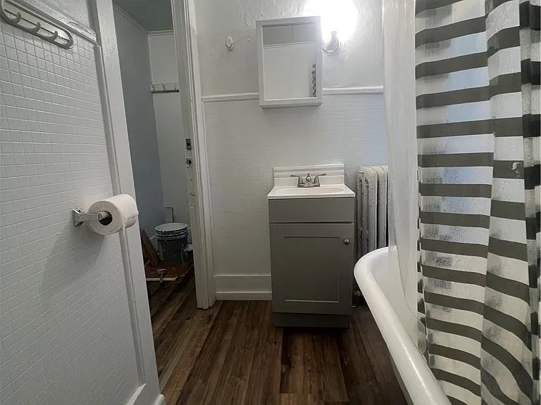 255 W 5th St #4 — Photo 3