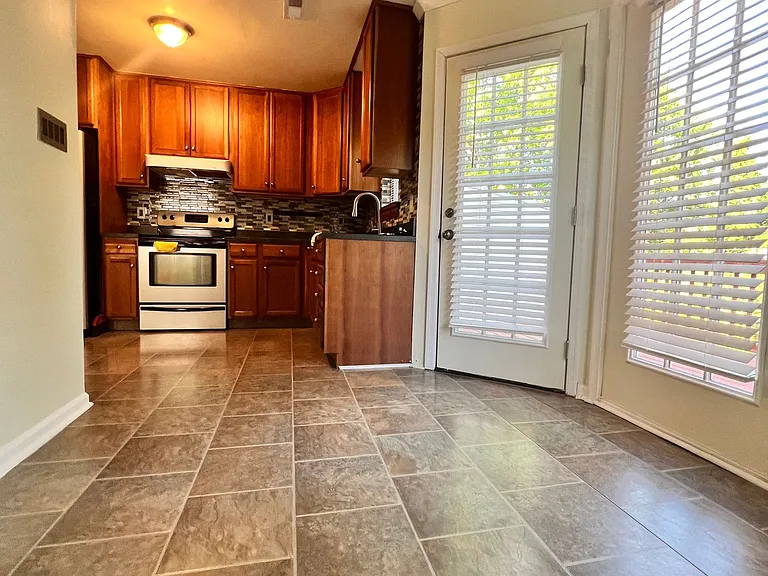 4622 Briarwood Dr — Photo 14