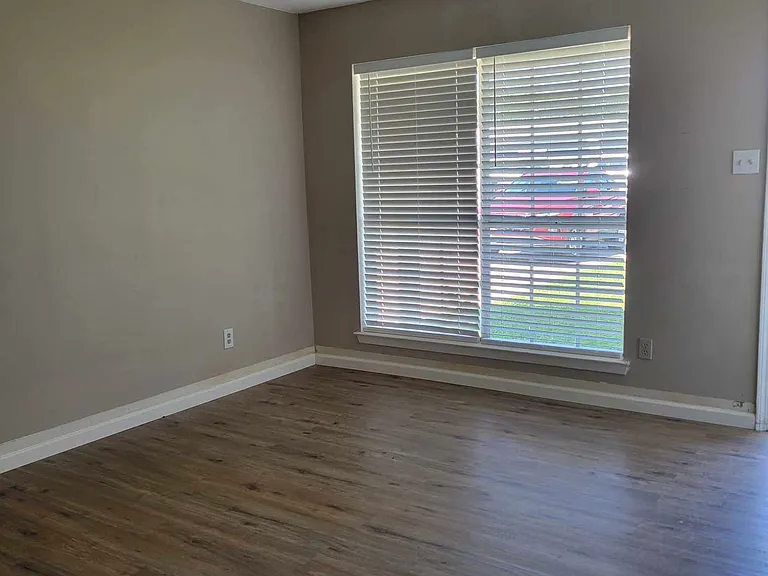 6208 Washington Ave — Photo 10