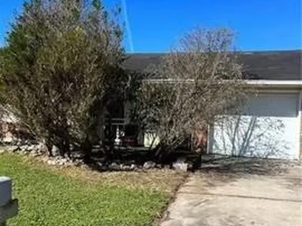 8 Point Coupee Pl, New Orleans, LA 70129