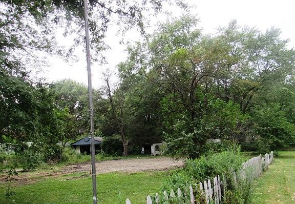 5th image of 2536 E Oakwood Dr