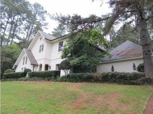 2460 Sandridge Dr, Jackson, MS 39211