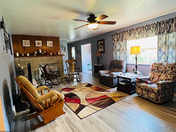 3rd image of 127 Beach Ln