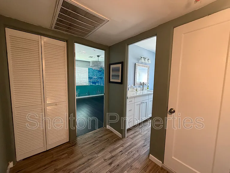 2514 E Fairmount Ave — Photo 9