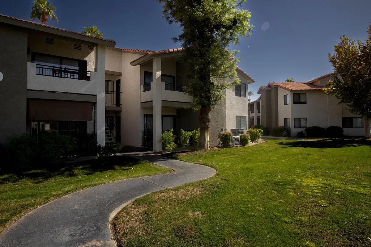 2 bed, 2.0 bath, 960 sqft, $1,950 — Photo 1