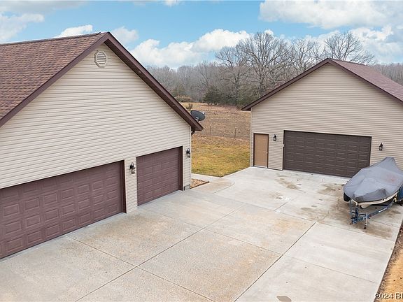 4th image of 399 Myetta Dr