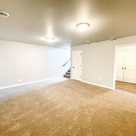 Building Photo - 825 United Dr
