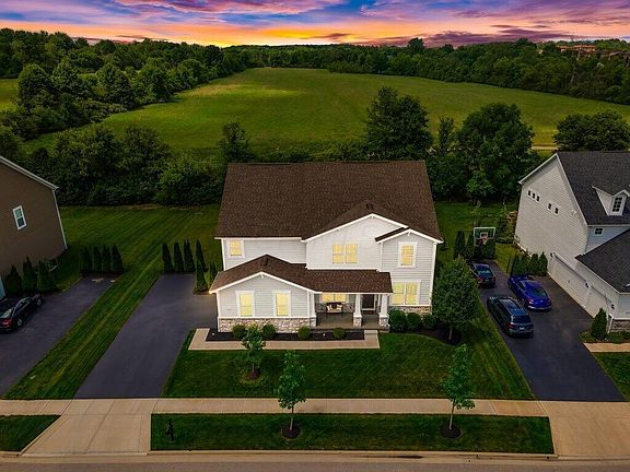 3rd image of 7066 Celtic Crossing Dr