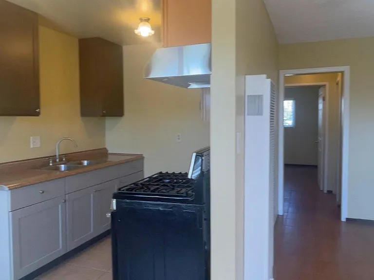 925 Walnut Ave #5 — Photo 6
