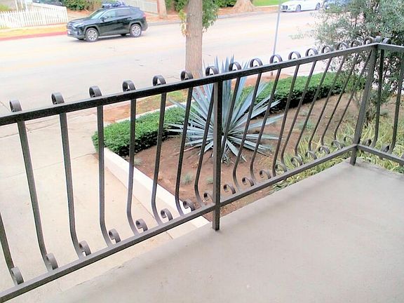 5th image of 212 Sprucewood St #1