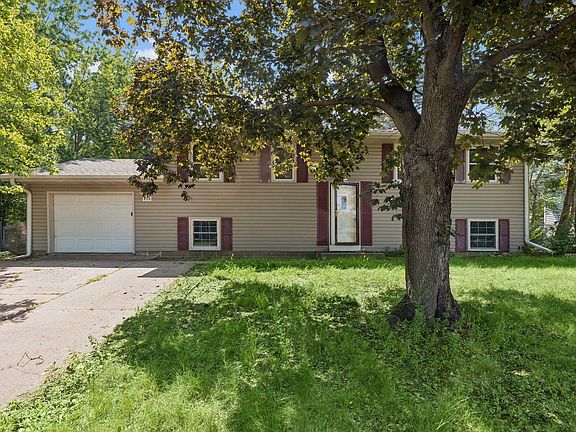 3rd image of 408 117th Ave NW