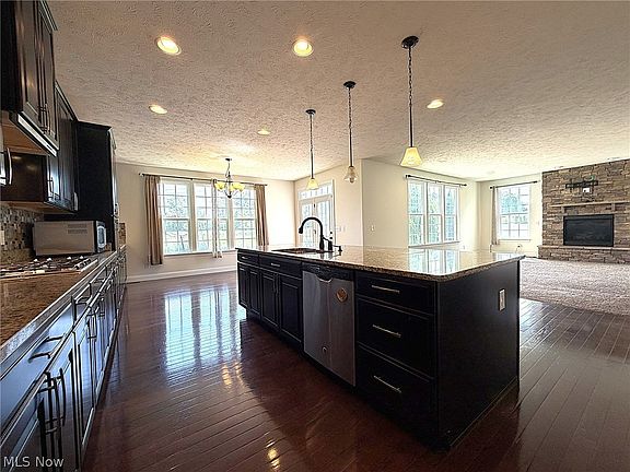 3rd image of 3111 Fairview Dr