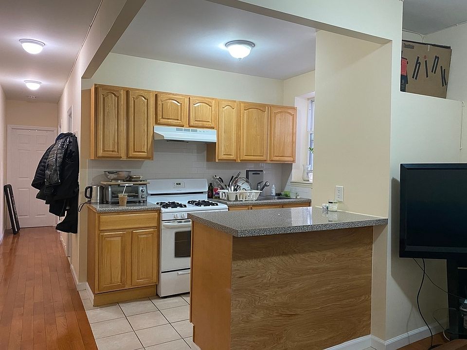 1st image of 11-34 44th Dr #7R