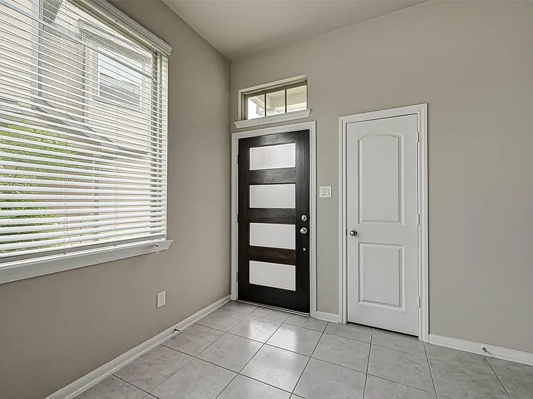 315 Biltmore Loop — Photo 7