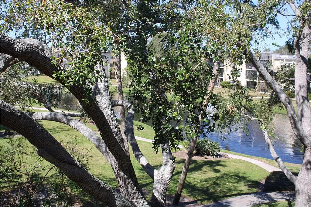 2 bed, 1.5 bath, 880 sqft, $1,750 — Photo 2