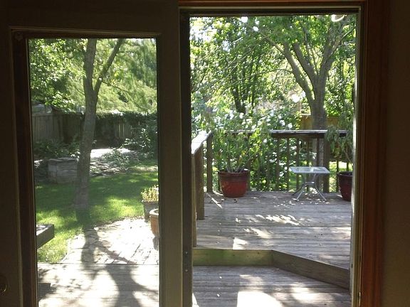 4th image of 909 N Cypress Dr