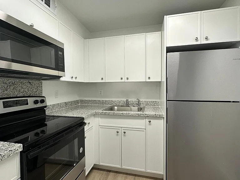 2500 Johnson St #1 — Photo 6