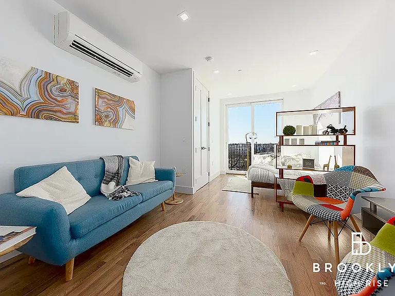 1010 Rogers Ave #5F — Photo 4