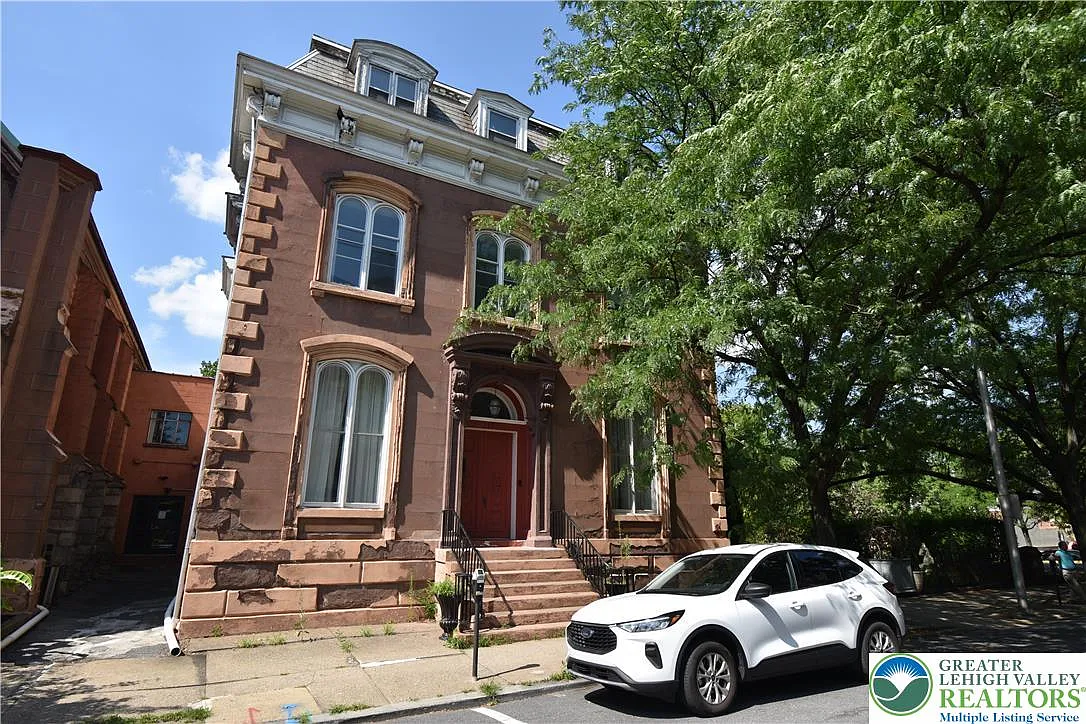 2 bed, 2.0 bath, 768 sqft, $1,950 — Photo 1
