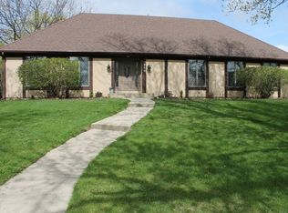 250 N Hickory Ave, Bartlett, IL
