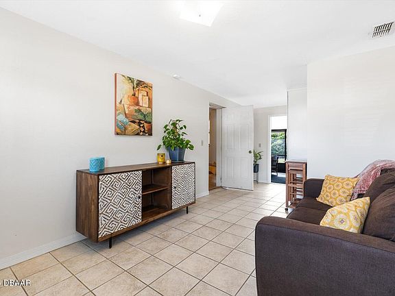 4th image of 64 Cardinal Dr #A
