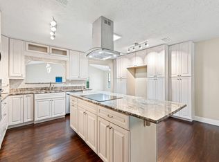 306 Ridgewood Ave, Mary Esther, FL 32569