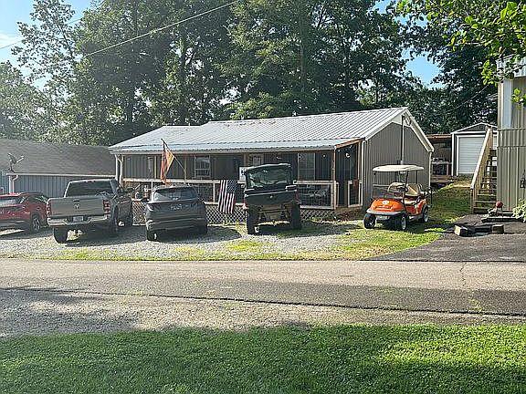 2nd image of 309 Tennessee Dr