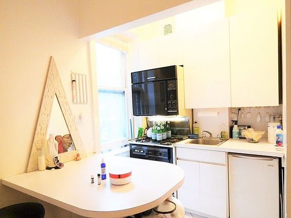 3rd image of 701 Madison Ave #5D