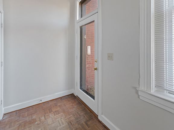 2nd image of 531 W Ormsby Ave APT 4