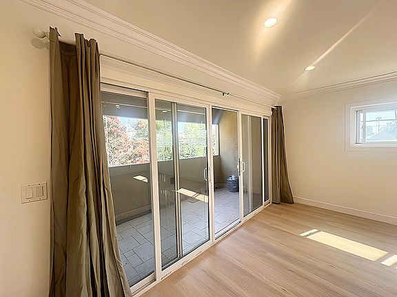 3rd image of 929 Idaho Ave #10