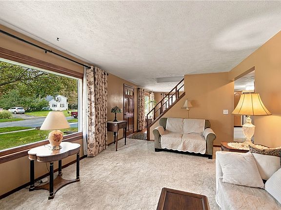 5th image of 268 N Autumn Dr