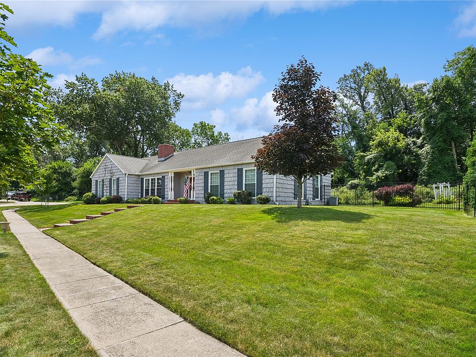 3639 Random Rd SE, Cedar Rapids, IA 52403 | Zillow