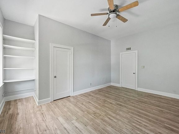 3rd image of 107 Macarthur Ave #4B