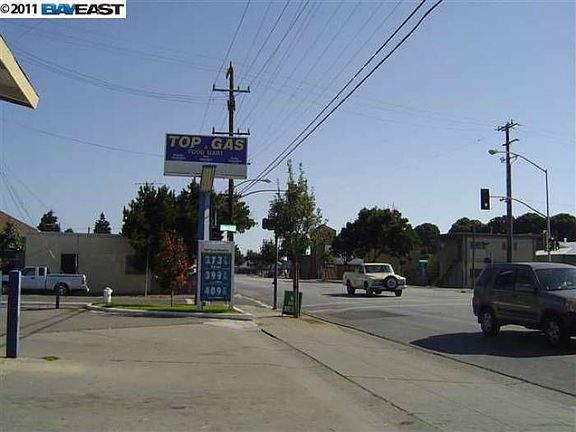 3rd image of 1522 Rumrill Blvd