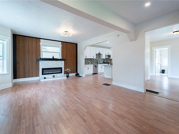 2nd image of 435 Oxford Ave