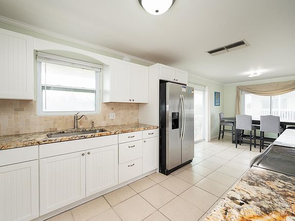 4th image of 600 E 63rd St #600