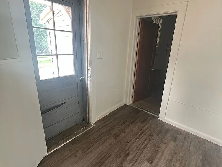 710 N Main St — Photo 14