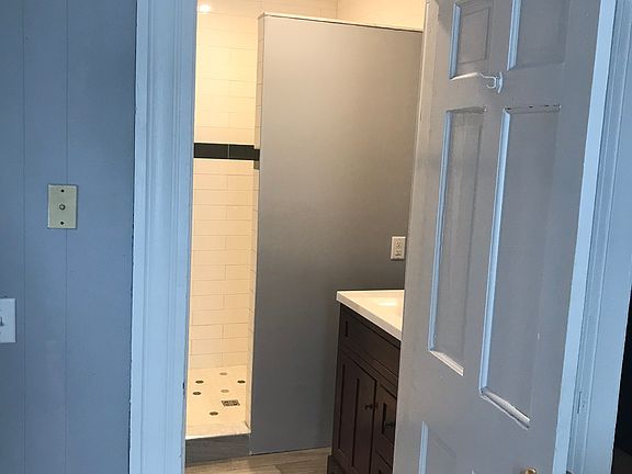 4th image of 295 Maple St #3