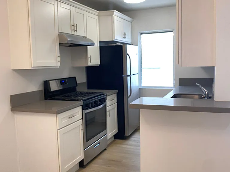1638 Granville Ave #5 — Photo 9