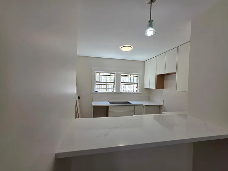 3028 1/2 9th Ave #3028-1/2 — Photo 2