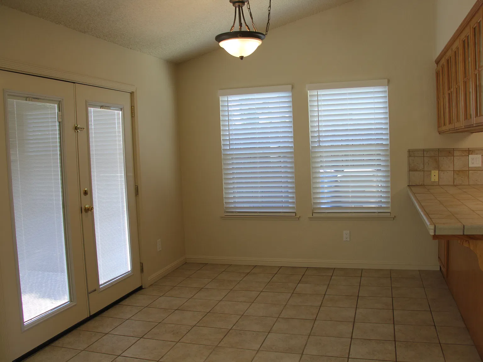 3 bed, 1321 sqft, $2,500 — Photo 4
