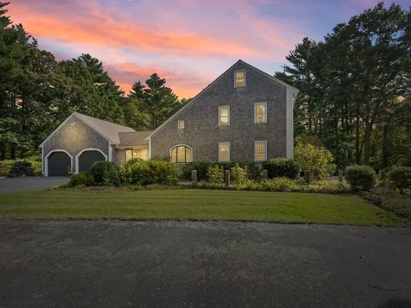 136 Hayward St, Halifax, MA 02338