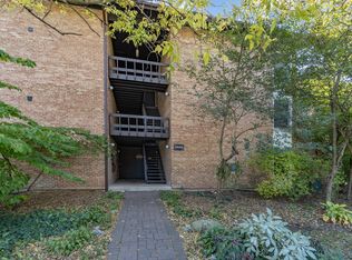 5533 E Lake Dr APT D, Lisle, IL 60532